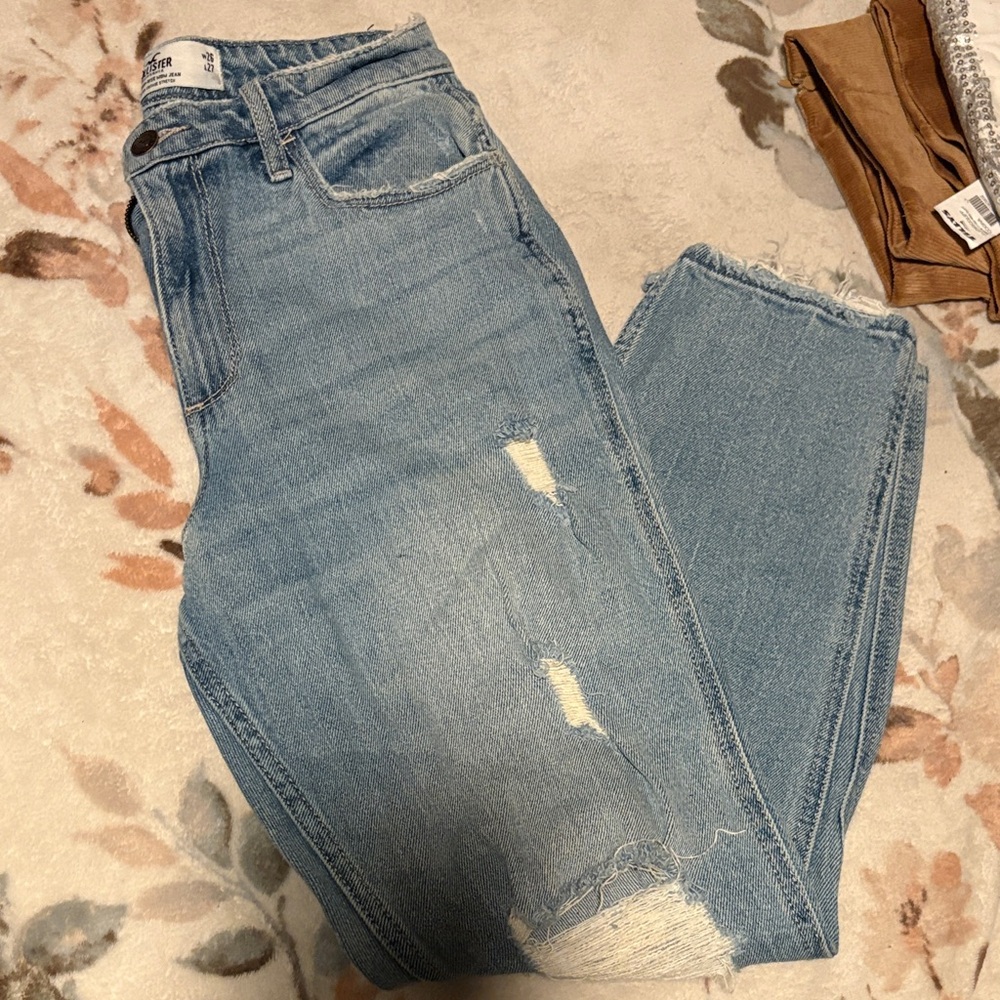 Hollister Light Blue Distressed Women's Cropped Jeans
